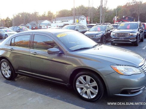 Used 2013 Chrysler 200 Touring image 2