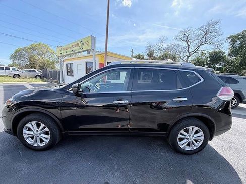 Used 2016 Nissan Rogue SV w/ SV Premium Package image 2
