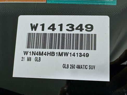 Used 2021 Mercedes-Benz GLB 250 4MATIC image 25