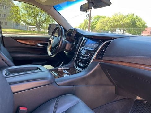Used 2020 Cadillac Escalade Luxury AWD/4WD image 30