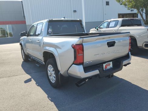 Certified 2026 Toyota Tacoma SR5 AWD/4WD image 3