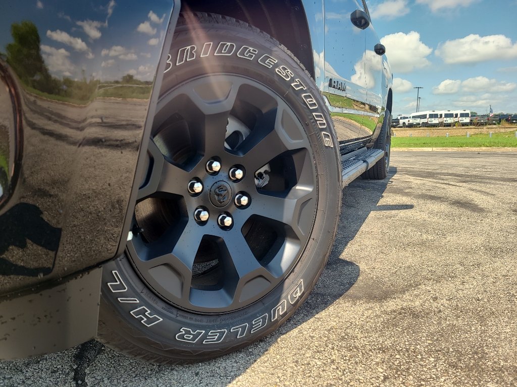 New 2026 RAM 1500 Express AWD/4WD image 9