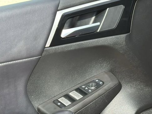 Used 2025 Mitsubishi Outlander SE AWD/4WD image 12