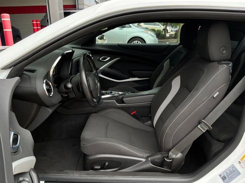 Used 2022 Chevrolet Camaro LT RWD image 10