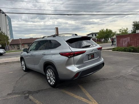 Used 2021 Toyota Highlander Limited AWD/4WD image 7