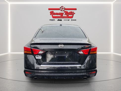 Used 2023 Nissan Altima 2.5 SR w/ SR Premium Package FWD image 4