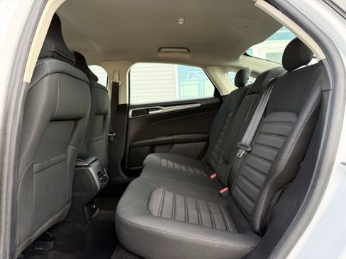 Used 2019 Ford Fusion SE FWD image 14