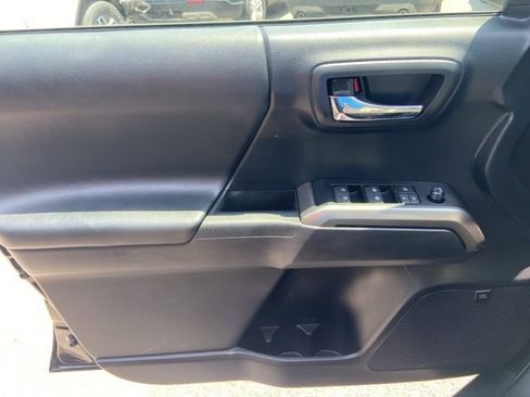Used 2020 Toyota Tacoma Limited image 22