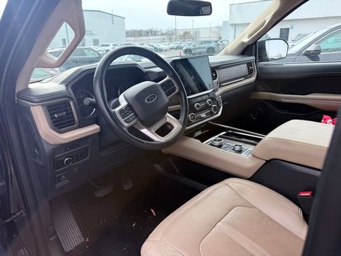 Used 2024 Ford Expedition Limited image 7