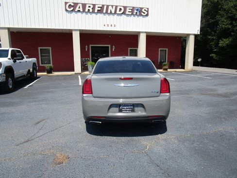Used 2019 Chrysler 300 S image 4