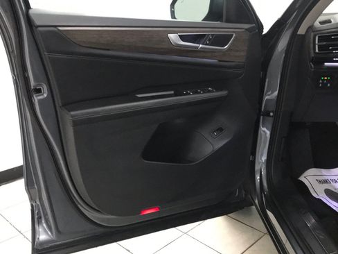 Used 2024 Volkswagen Atlas SEL AWD/4WD image 8