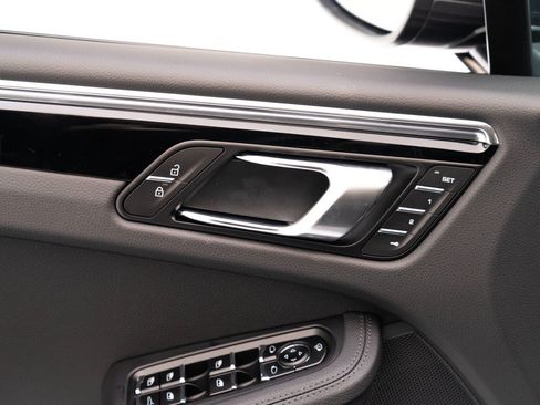 Certified 2026 Porsche Macan AWD/4WD image 22