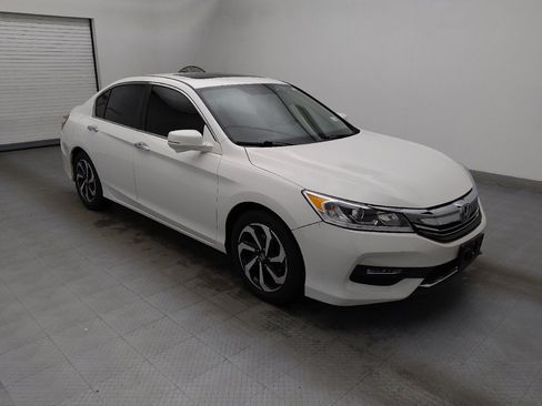 Used 2017 Honda Accord EX image 11