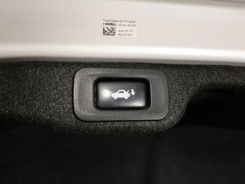 Used 2016 Lexus ES 300h w/ Luxury Package w/Wood Trim FWD image 19