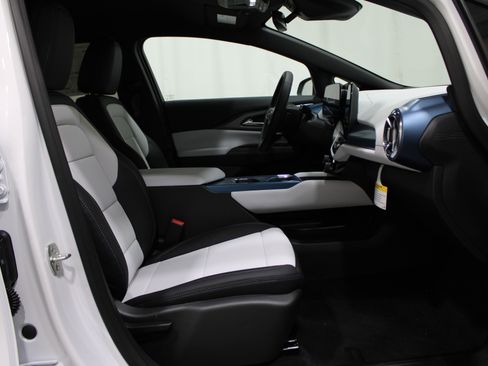 New 2026 Chevrolet Equinox EV LT image 32