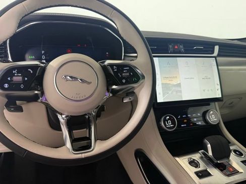 Certified 2026 Jaguar F-PACE R-Dynamic S AWD/4WD image 17