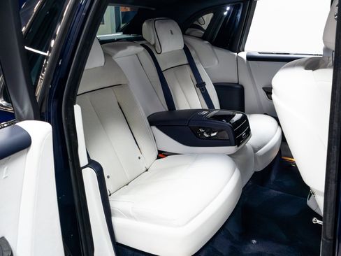 Used 2021 Rolls-Royce Phantom Sedan RWD image 34