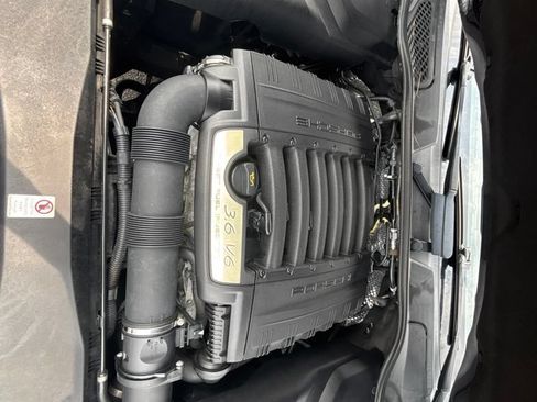 Used 2018 Porsche Cayenne Platinum Edition AWD/4WD image 9