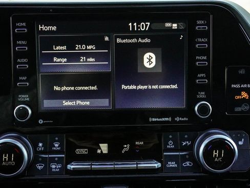 Used 2022 Toyota Highlander XLE image 22