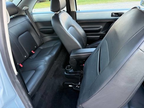 Used 2010 Volkswagen Beetle Coupe FWD image 26