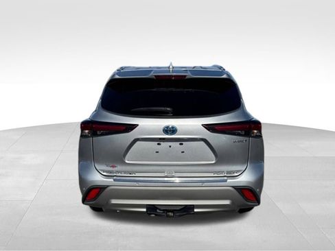 Used 2024 Toyota Highlander Platinum image 5