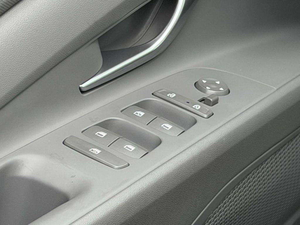 Certified 2023 Hyundai Elantra SEL w/ Convenience Package FWD image 15