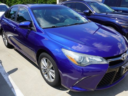 Used 2015 Toyota Camry SE FWD image 3