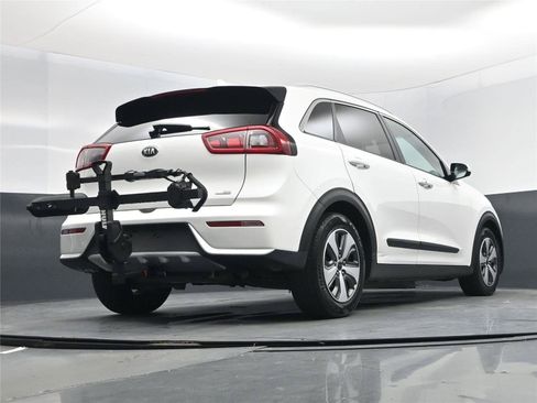 Used 2017 Kia Niro EX image 26