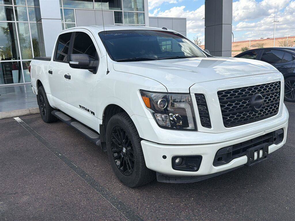 Used 2019 Nissan Titan SV w/ SV Convenience Package RWD image 2
