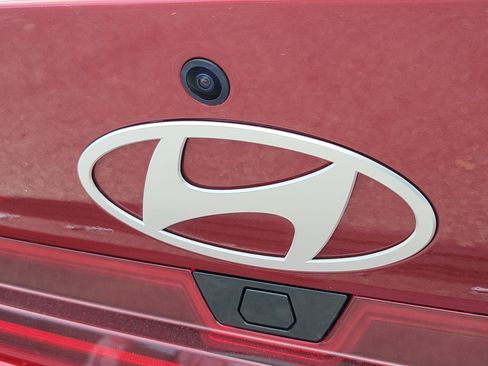 Used 2025 Hyundai Elantra SEL FWD image 6
