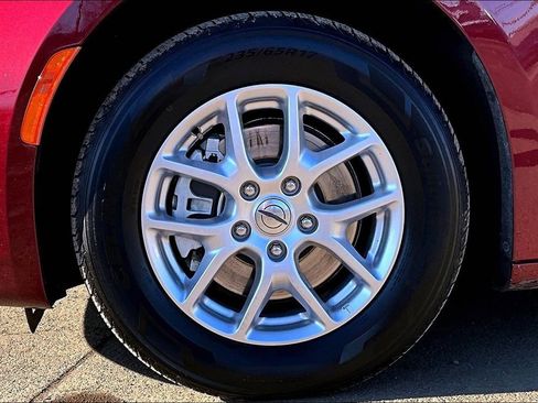 Used 2023 Chrysler Pacifica Touring-L FWD image 12