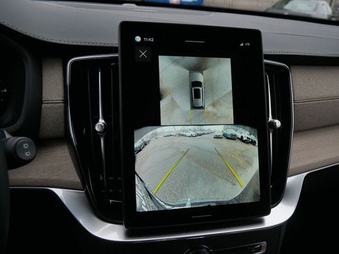 New 2026 Volvo XC90 T8 Plus w/ Protection Package Premier image 10