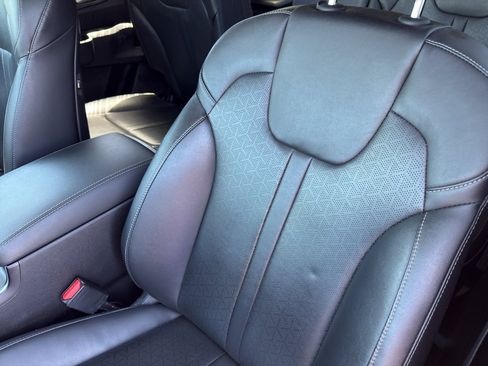 Used 2022 Kia Sorento S FWD image 14