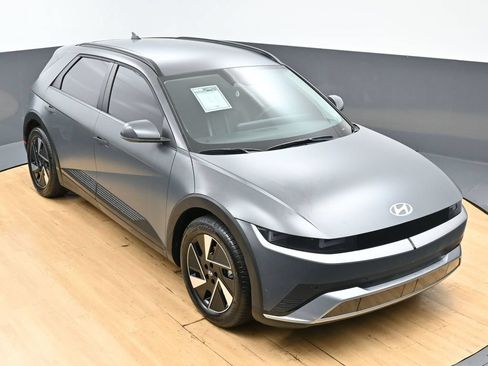 Used 2025 Hyundai Ioniq 5 SEL RWD image 3