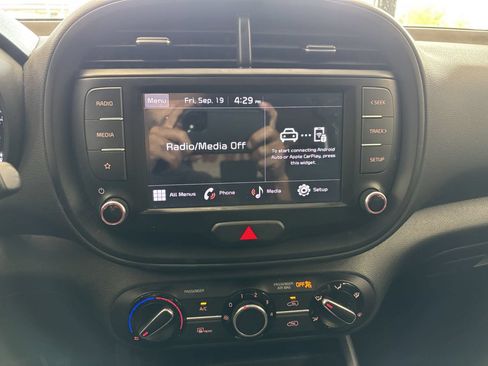Used 2022 Kia Soul LX FWD image 17