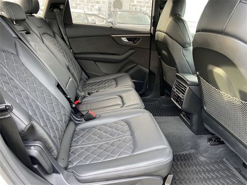 Used 2025 Audi SQ7 Prestige w/ Prestige Package image 30