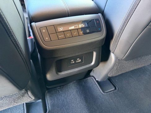 Used 2025 Nissan Pathfinder SL FWD image 19