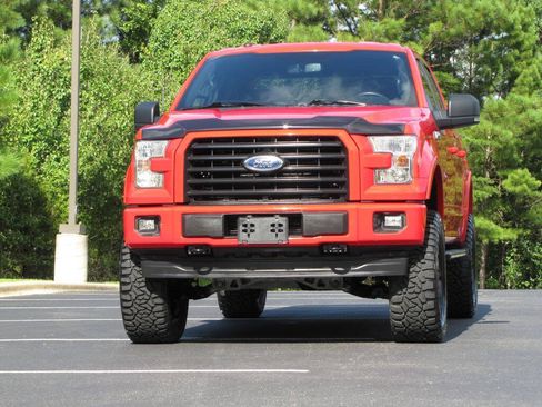 Used 2017 Ford F150 XLT w/ Equipment Group 301A Mid AWD/4WD image 8