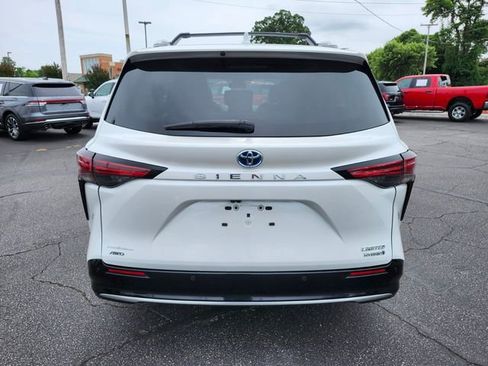 Used 2024 Toyota Sienna Limited AWD/4WD image 7