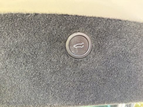 Used 2022 Tesla Model X image 40