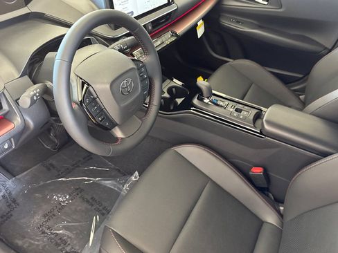 New 2026 Toyota Prius Plug-In Hybrid FWD image 10