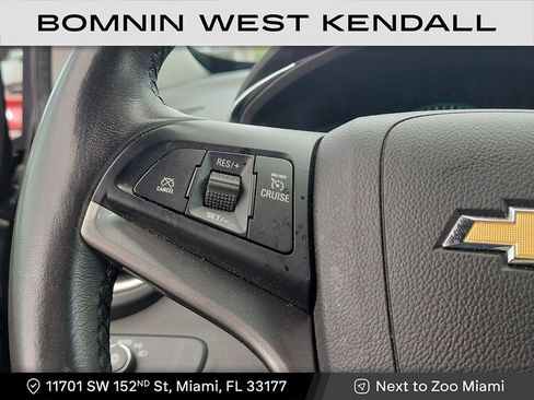 Used 2022 Chevrolet Trax LT w/ LT Convenience Package image 11