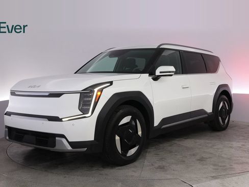 Used 2024 Kia EV9 Wind AWD/4WD image 2