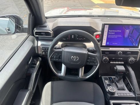 Used 2026 Toyota Tacoma TRD Off-Road AWD/4WD image 3