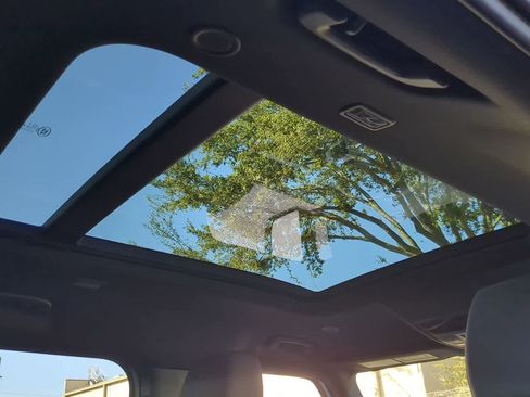 Used 2025 Land Rover Defender 110 S image 22