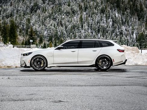 New 2026 BMW M5 Touring image 5