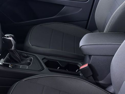 Used 2024 Volkswagen Taos SE image 21