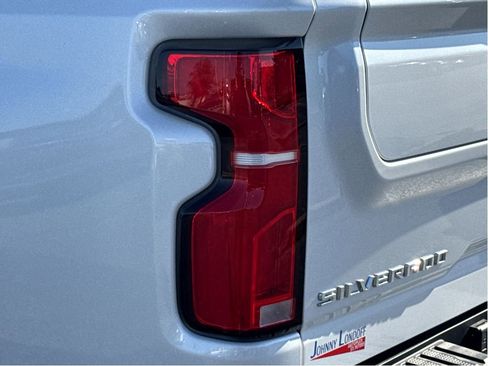 Used 2024 Chevrolet Silverado 2500 High Country w/ High Country Premium Package image 6