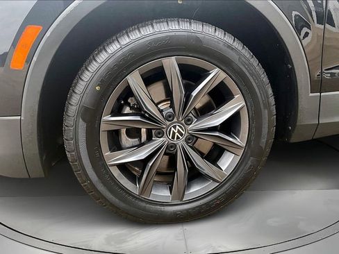 Used 2022 Volkswagen Tiguan SE image 29