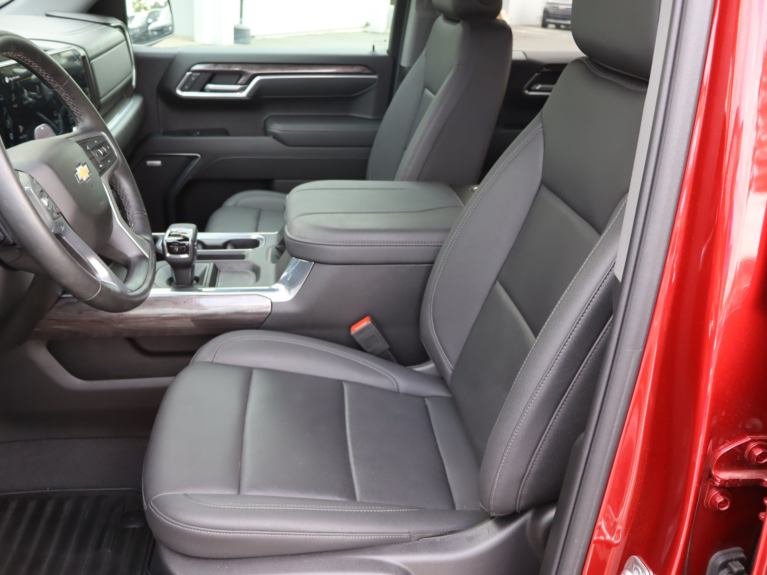 Used 2025 Chevrolet Silverado 1500 LTZ w/ LTZ Premium Package AWD/4WD image 19